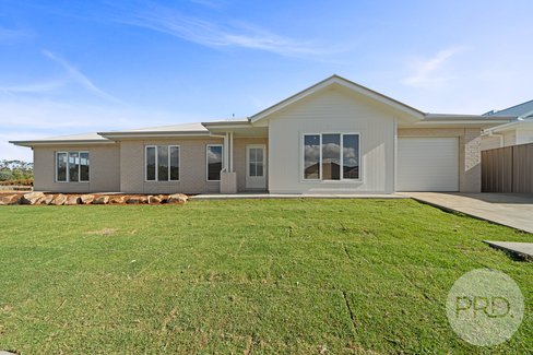 1 Paroo Place, TATTON NSW 2650