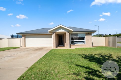 1 Peppin Way, GOBBAGOMBALIN NSW 2650