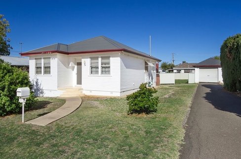 1 Preston Avenue, SOUTH TAMWORTH NSW 2340