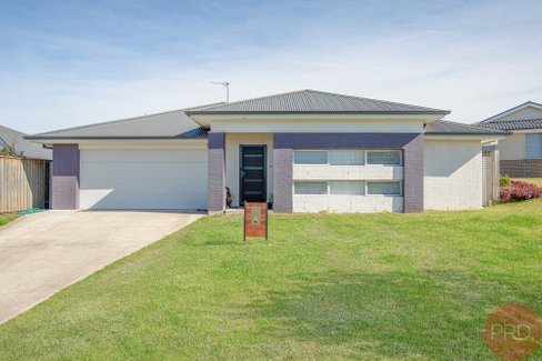 1 Sandpiper Circuit, ABERGLASSLYN NSW 2320