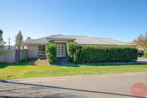 1 Scenic Drive, GILLIESTON HEIGHTS NSW 2321
