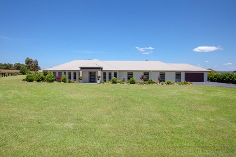 1 Semillon Close, HINTON NSW 2321