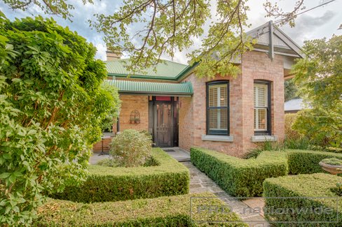 1 Stuart Street, LORN NSW 2320