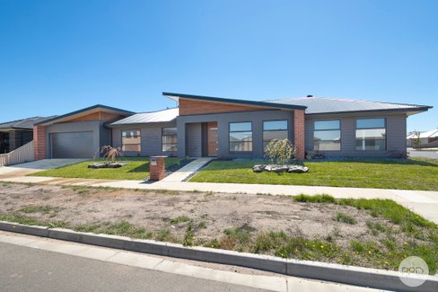 1 Techaven Street, DELACOMBE VIC 3356