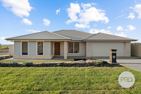 1 Tooleybuc Street, GOBBAGOMBALIN NSW 2650