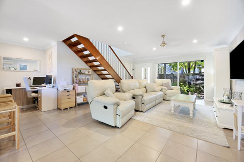 1 Tours Way, Burleigh Waters QLD 4220