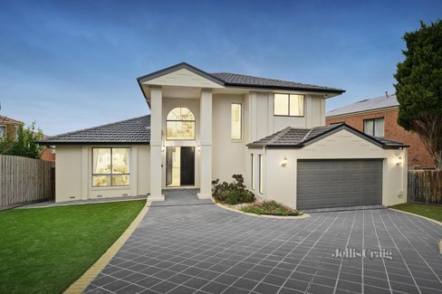 1 Tulloch Grove Glen Waverley 3150