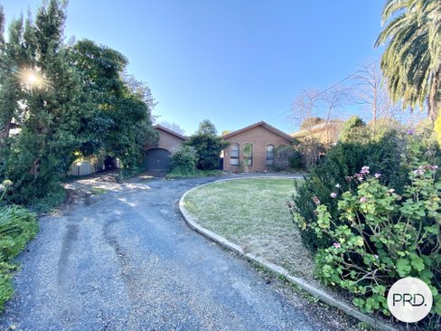 1 Verbena Place, KOORINGAL NSW 2650