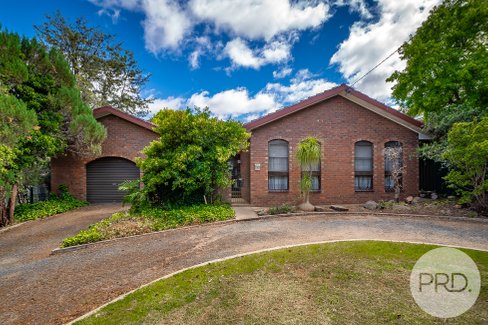 1 Verbena Place, KOORINGAL NSW 2650