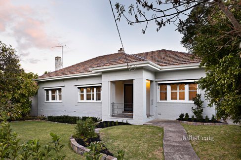 1 Wahroongaa Crescent Murrumbeena 3163