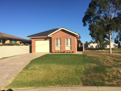 1 Wise Street, TAMWORTH NSW 2340