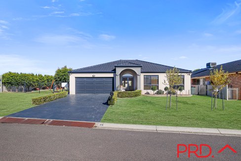1 Yarraga Place, TAMWORTH NSW 2340