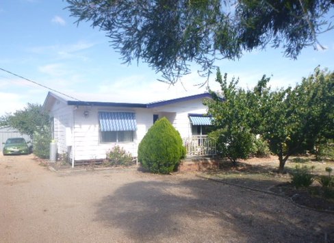 10 Albert Street, CLUNES VIC 3370