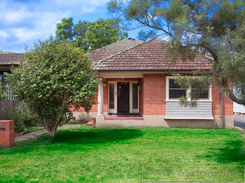 10 Allan Street, LORN NSW 2320