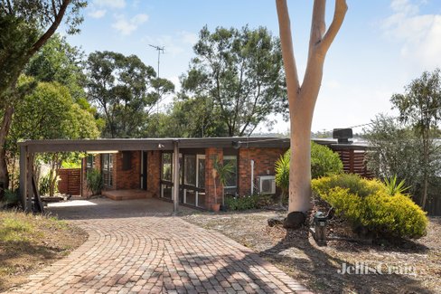 10 Andrews Street Eltham 3095