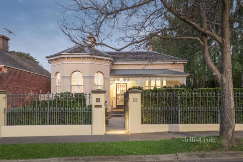 10 Auburn Grove Armadale 3143