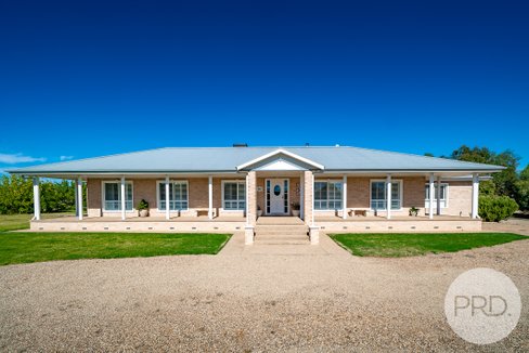 10 Bell Gum Place, LAKE ALBERT NSW 2650