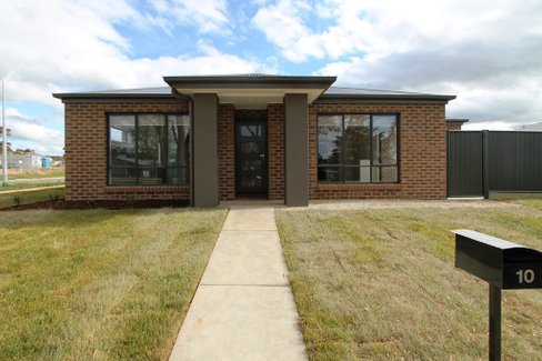 10 Bennett Street, CANADIAN VIC 3350