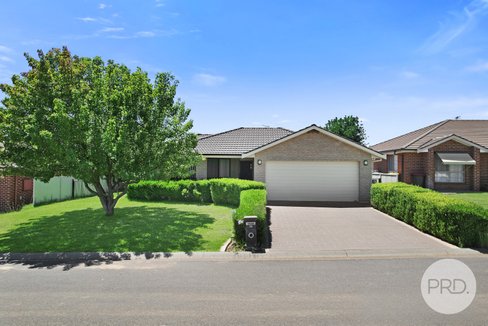 10 Cassia Place, TAMWORTH NSW 2340