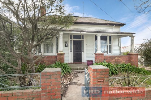 10 Clarendon Street, SOLDIERS HILL VIC 3350