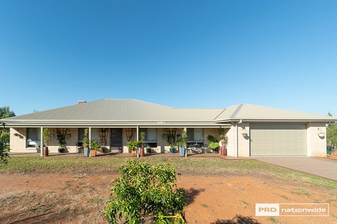 10 Conjola Drive, TAMWORTH NSW 2340