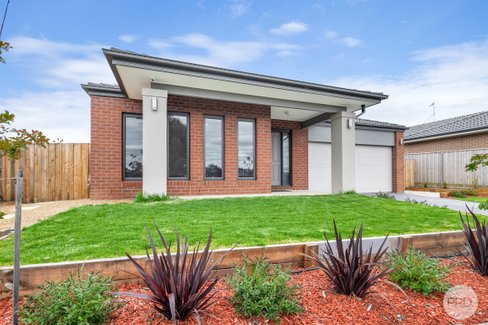 10 Corvara Drive, WINTER VALLEY VIC 3358