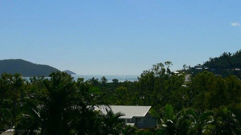 10 Country Road, CANNONVALE QLD 4802