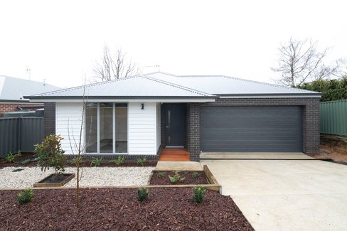 10 Davis Street, CRESWICK VIC 3363