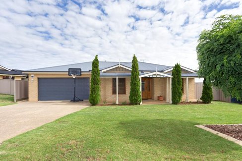 10 Deakin Avenue, LLOYD NSW 2650