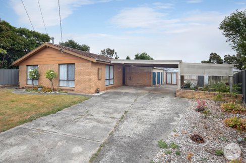 10 Ealing Avenue, WENDOUREE VIC 3355