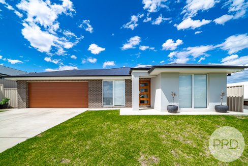 10 Ellerslie Street, GOBBAGOMBALIN NSW 2650