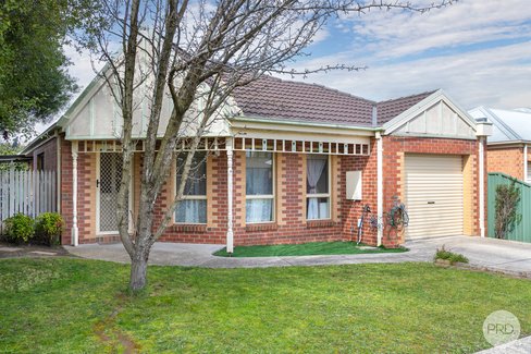 10 Elstead Way, LAKE GARDENS