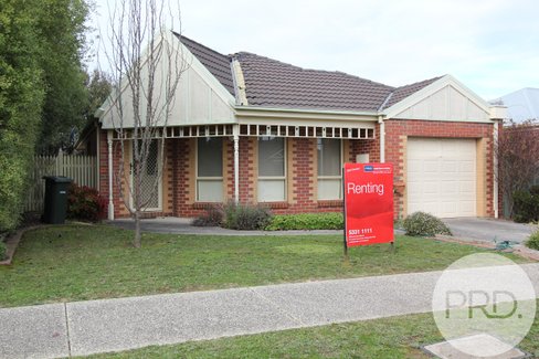10 Elstead Way, LAKE GARDENS VIC 3355