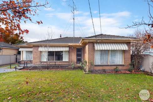10 Ercil Street, WENDOUREE VIC 3355