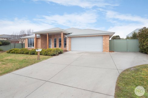 10 Felix Court, MINERS REST VIC 3352