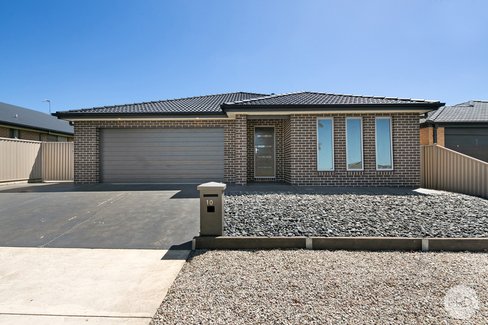 10 Gallant Way, WINTER VALLEY VIC 3358