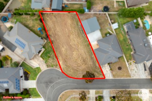 10 Grand Junction Drive, MINERS REST VIC 3352