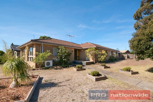 10 Harding Grove, CARDIGAN VILLAGE VIC 3352