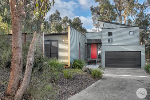 10 Hepburn Court, CRESWICK VIC 3363