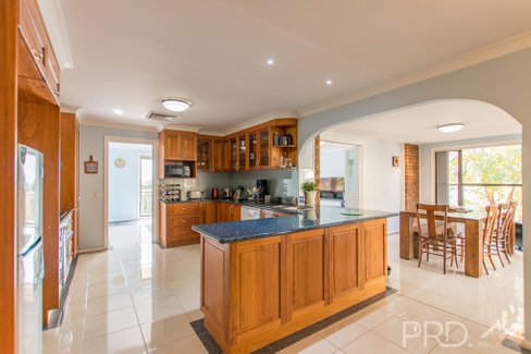 10 Kaleema Crescent, TUMUT NSW 2720