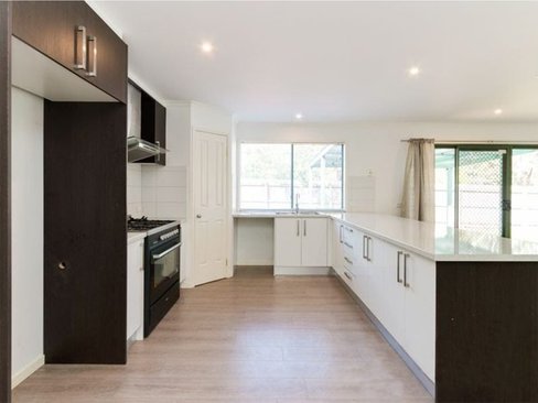 10 Keystone Court Lynbrook 3975