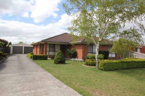 10 Langham Road, WENDOUREE VIC 3355