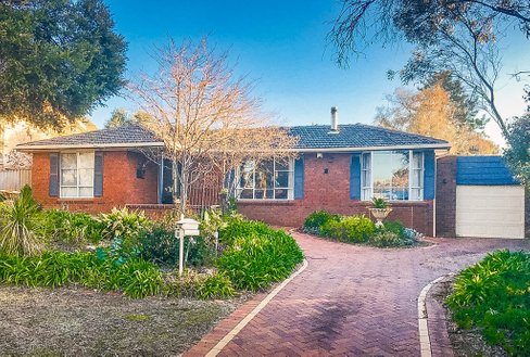 10 Lansdowne Avenue, LAKE ALBERT NSW 2650