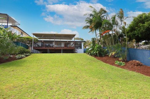 10 Lavinia Street, SOUTHPORT QLD 4215