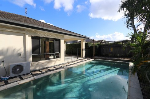 10 Mahogany Place, MOLENDINAR QLD 4214