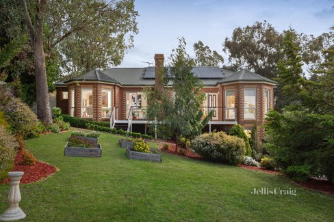 10 Marian Court Eltham North 3095