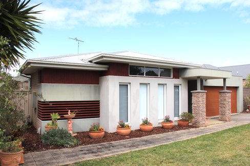 10 Moore Court Highton 3216