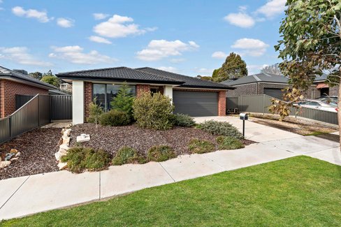 10 Nathanael Place Ballarat East 3350