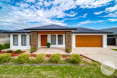 10 Nellywanna Street, GOBBAGOMBALIN NSW 2650