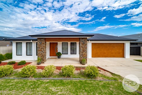 10 Nellywanna Street, GOBBAGOMBALIN NSW 2650